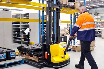 Pedestrian Reach Stacker Hire