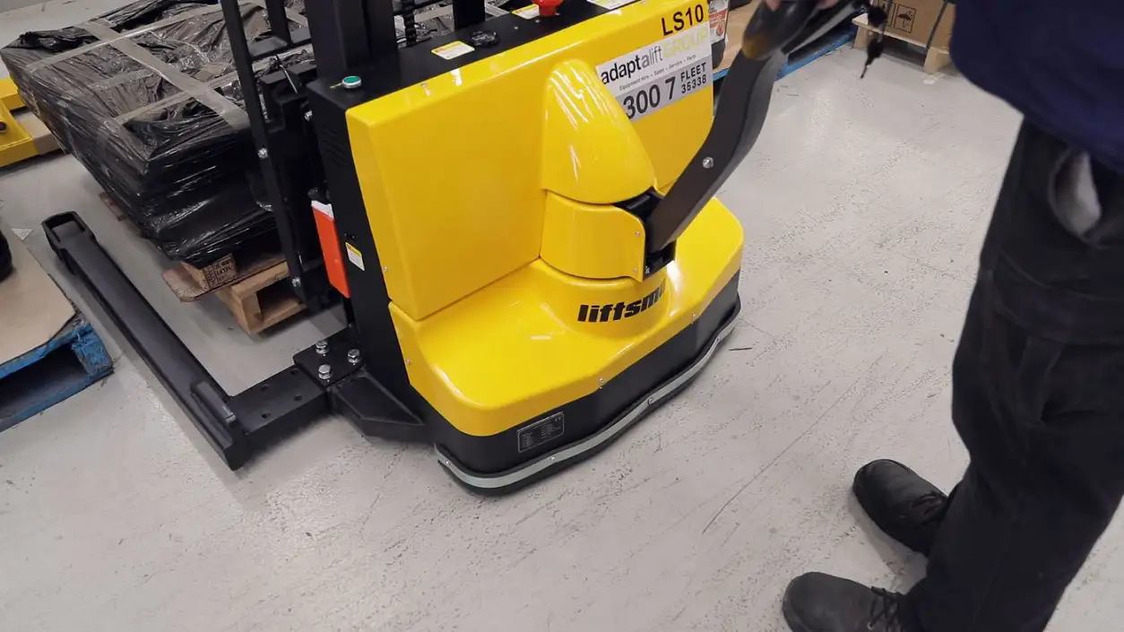 Pedestrian Reach Stacker Hire