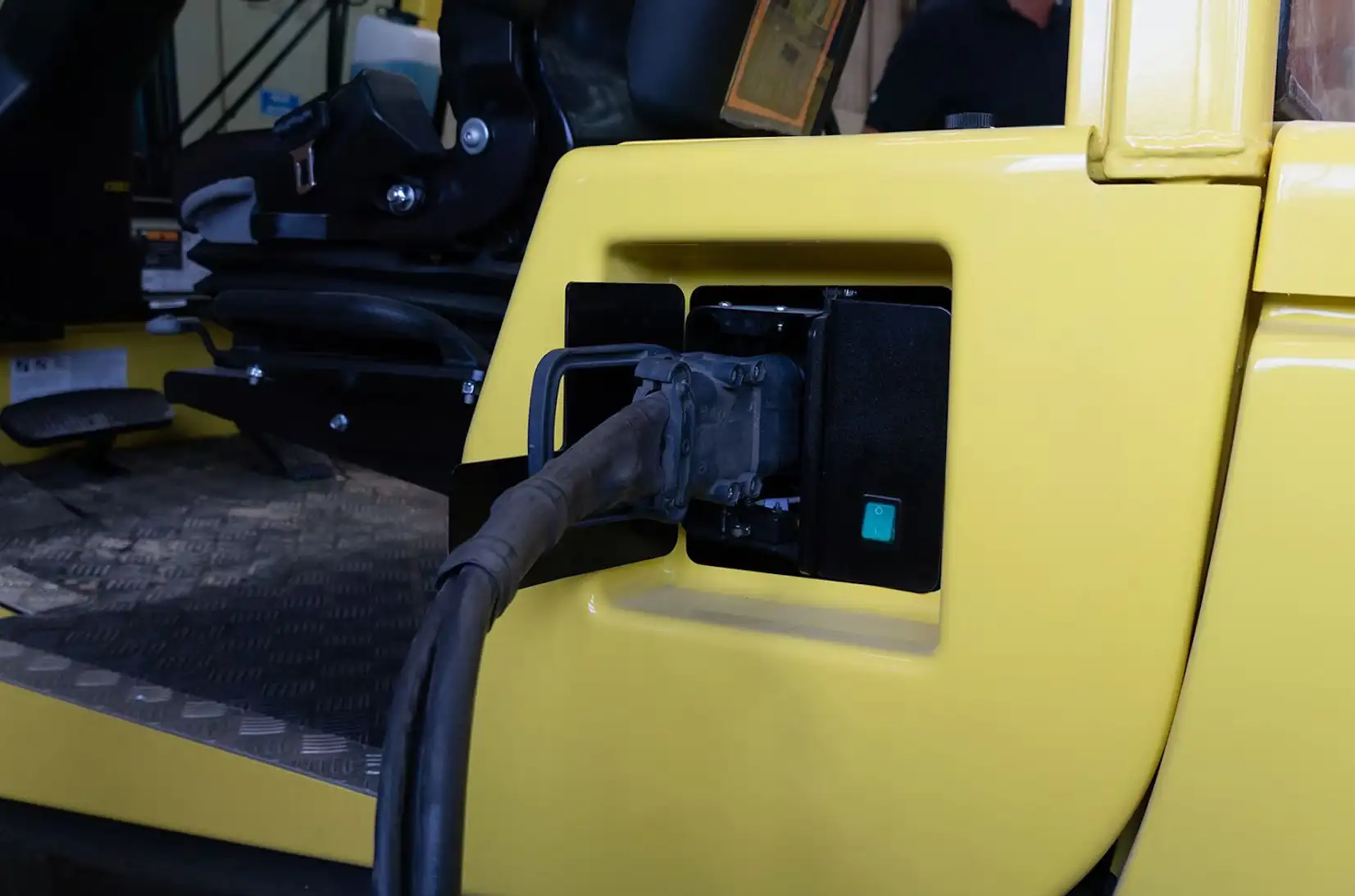 Electric Forklift Battery Safety 101: What you need to know Electric Forklift Battery Safety 101: What you need to know