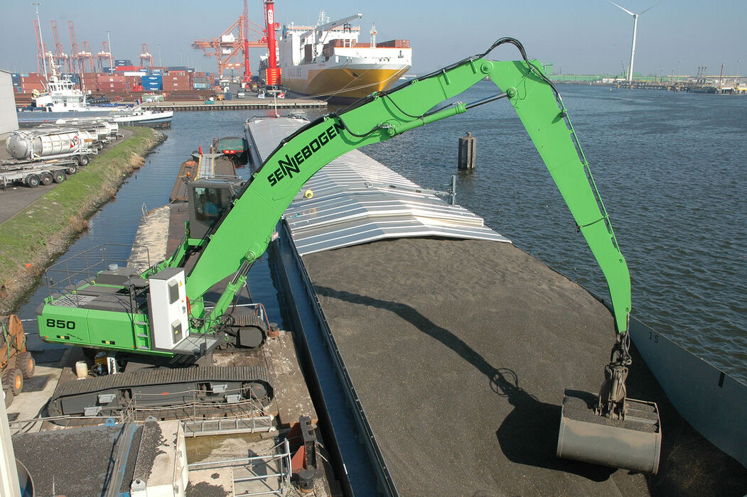 SENNEBOGEN 850 E