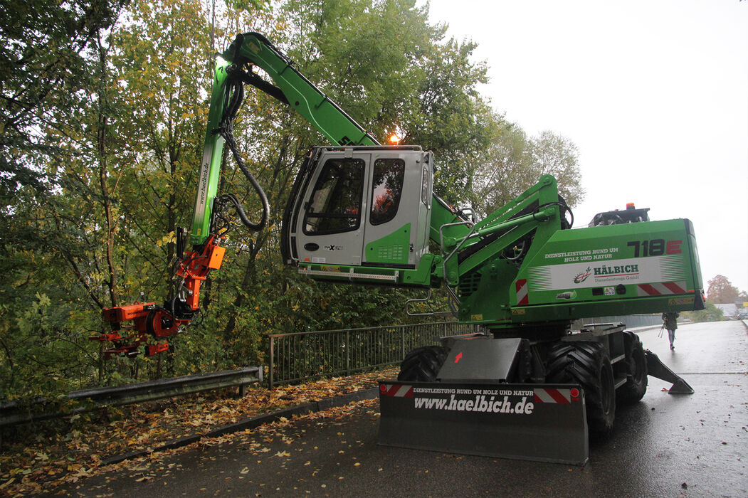 SENNEBOGEN 718 E