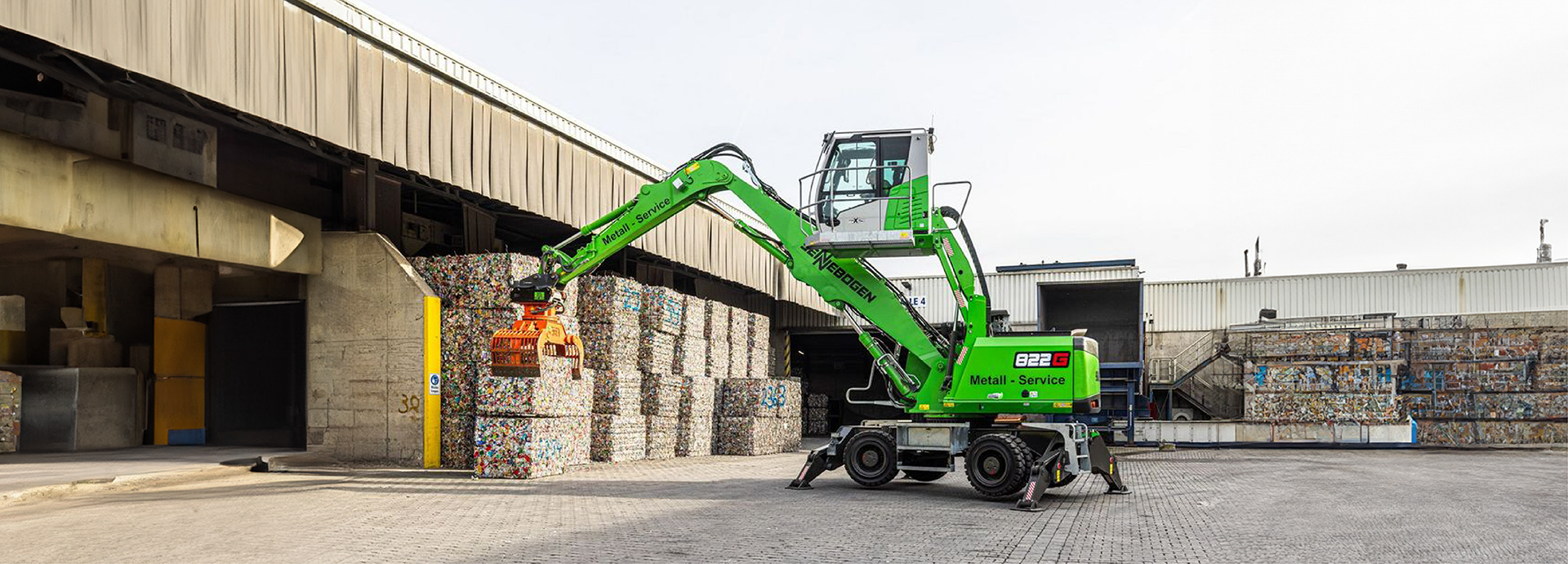 SENNEBOGEN 822 G Material Handler