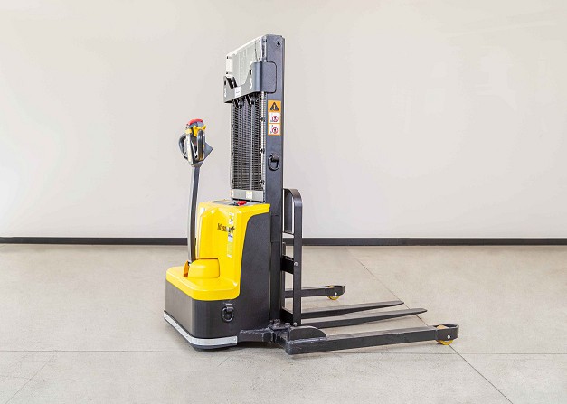 Liftsmart WSS15 Electric Walkie Stacker