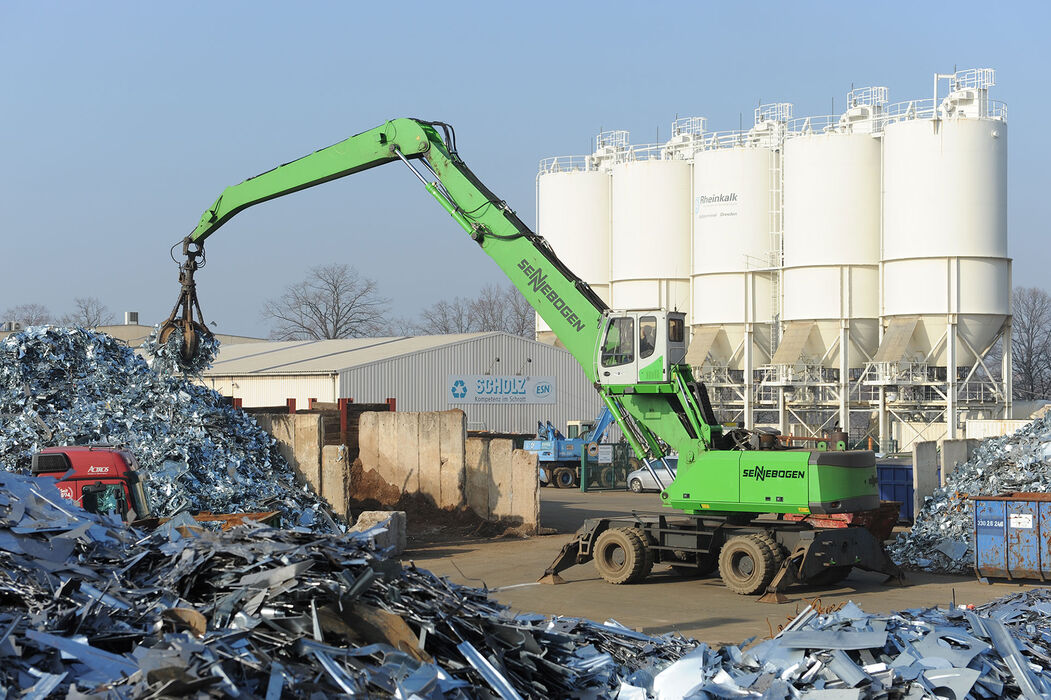 SENNEBOGEN 850 E