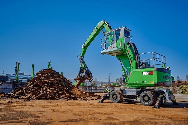 SENNEBOGEN 822 G Material Handler