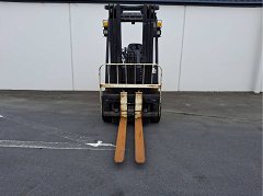 Used equipment: YALE GLP25UX