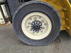 Used equipment: YALE GLP25UX