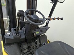 Used equipment: YALE GLP25UX