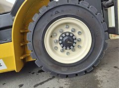 Used equipment: YALE GLP25UX