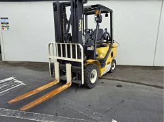 Used equipment: YALE GLP25UX