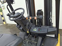 Used equipment: YALE GLP25UX