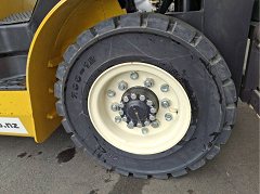 Used equipment: YALE GLP25UX